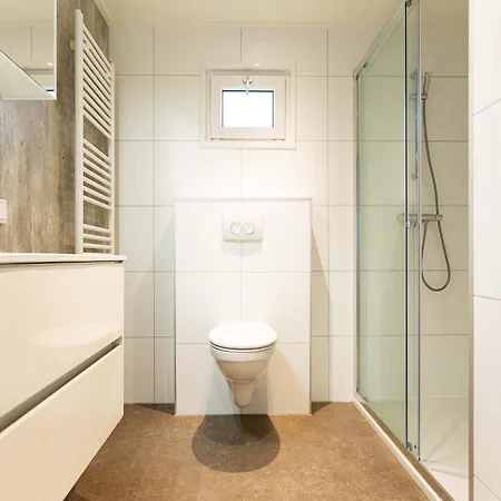 Comfortable Chalet With Dishwasher, 8 Km From Hoorn בקתה *