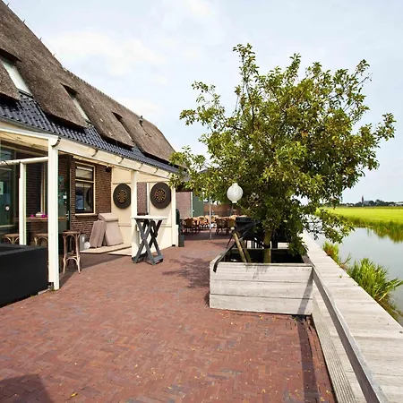 Comfortable Chalet With Dishwasher, 8 Km From Hoorn *