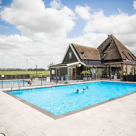 Comfortable Chalet With Dishwasher, 8 Km From Hoorn