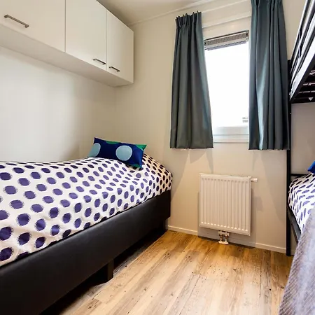 בקתה Comfortable Chalet With Dishwasher, 8 Km From Hoorn
